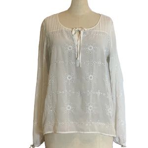 GUESS cream & beige tie front lined eyelet blouse, w/ tie at wrist. M